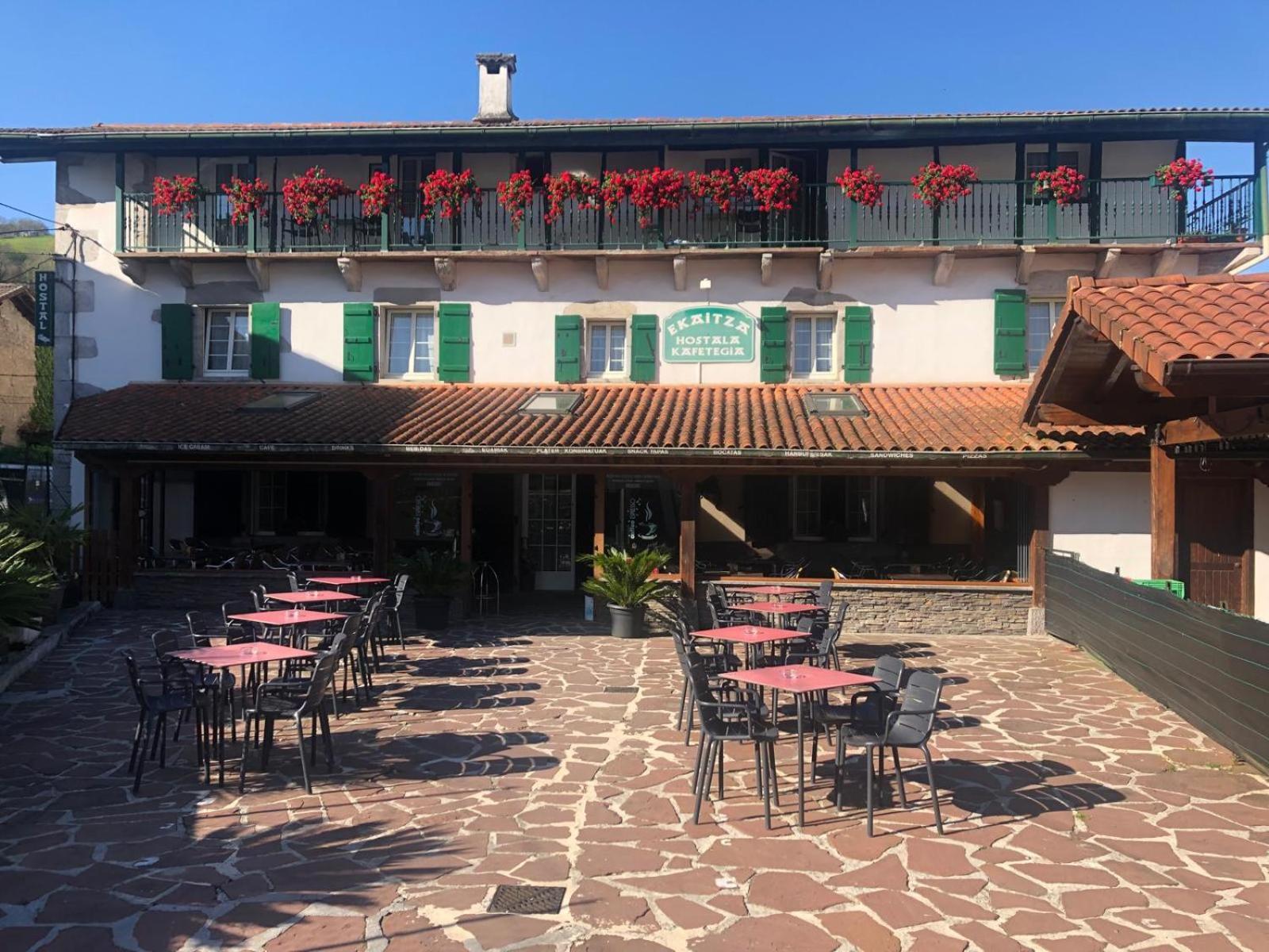 Hotel Hostal Ekaitza Lesaka Exterior foto