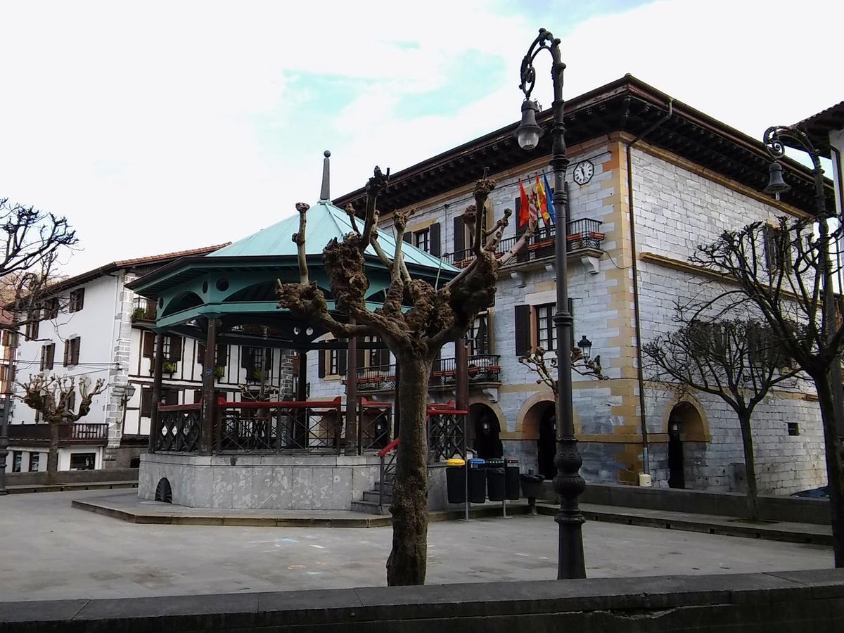 Hotel Hostal Ekaitza Lesaka Exterior foto